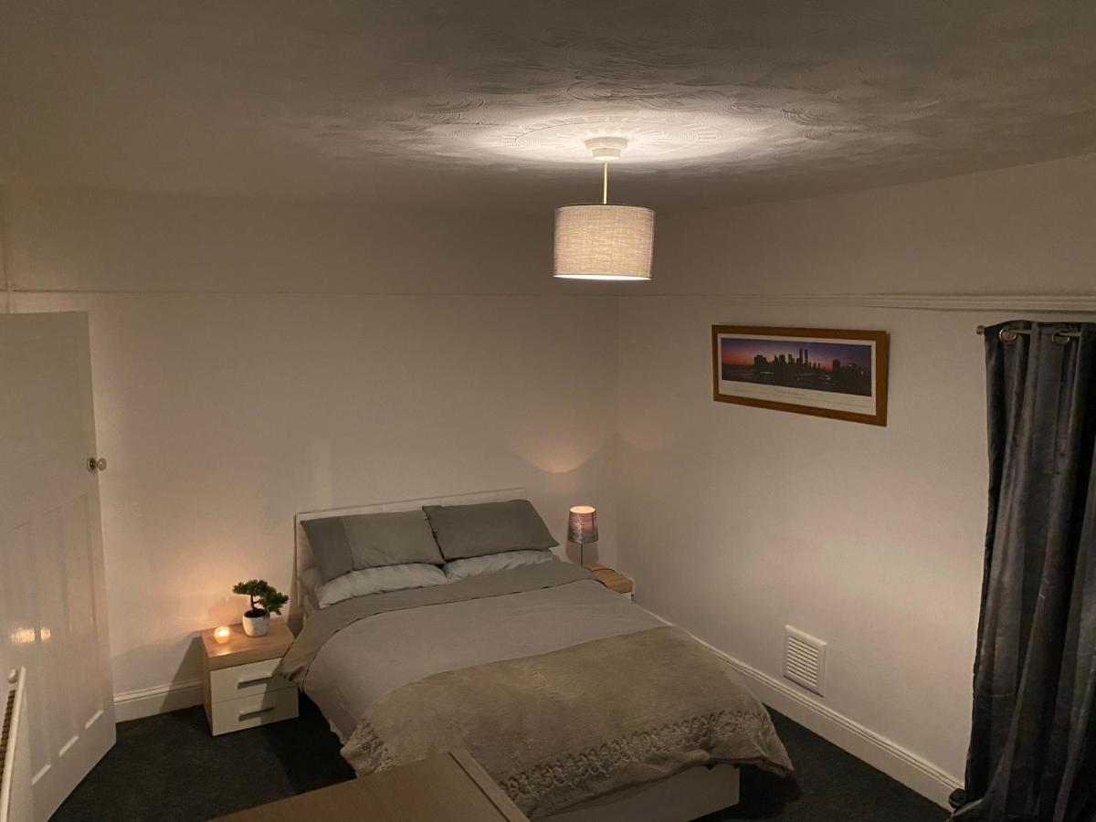 Spacious 2 Bed Apartment, Close To Village Shops 卡迪夫 外观 照片