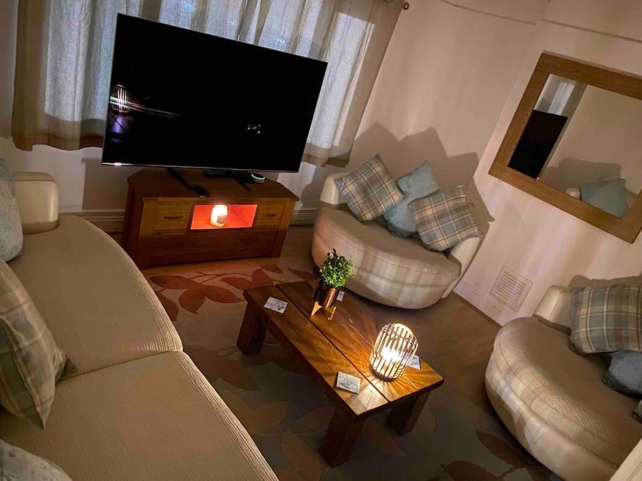 Spacious 2 Bed Apartment, Close To Village Shops 卡迪夫 外观 照片
