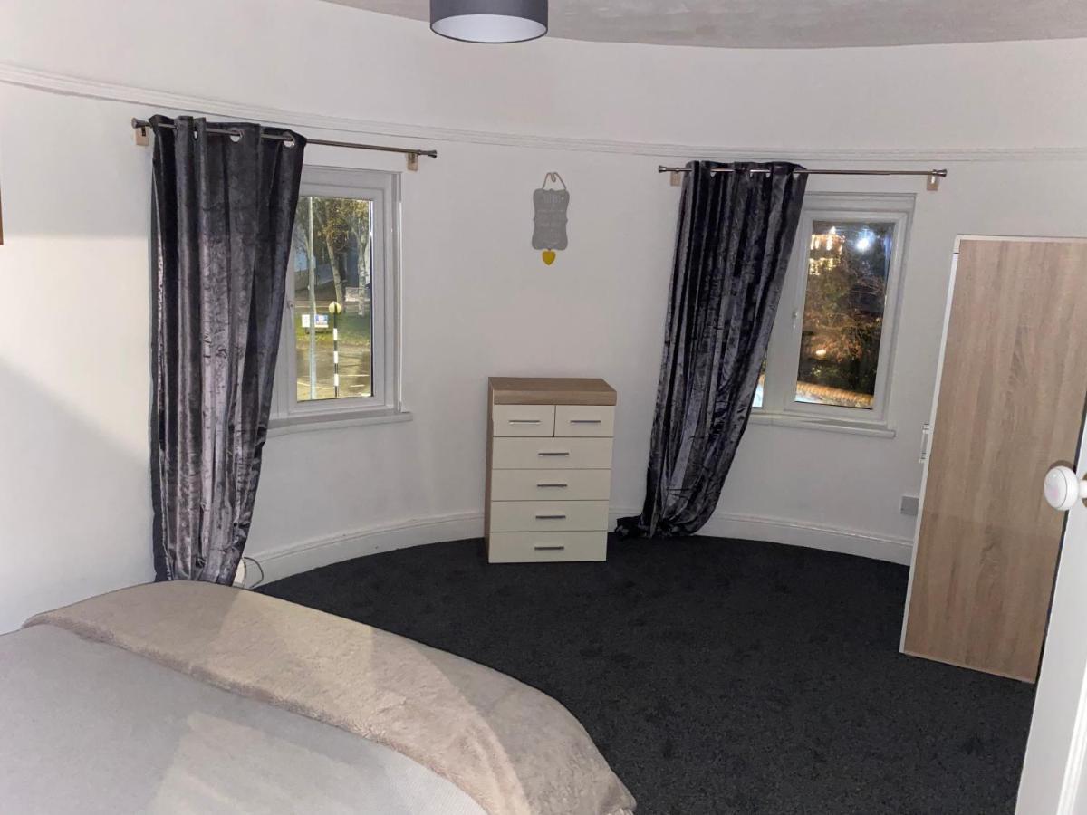 Spacious 2 Bed Apartment, Close To Village Shops 卡迪夫 外观 照片
