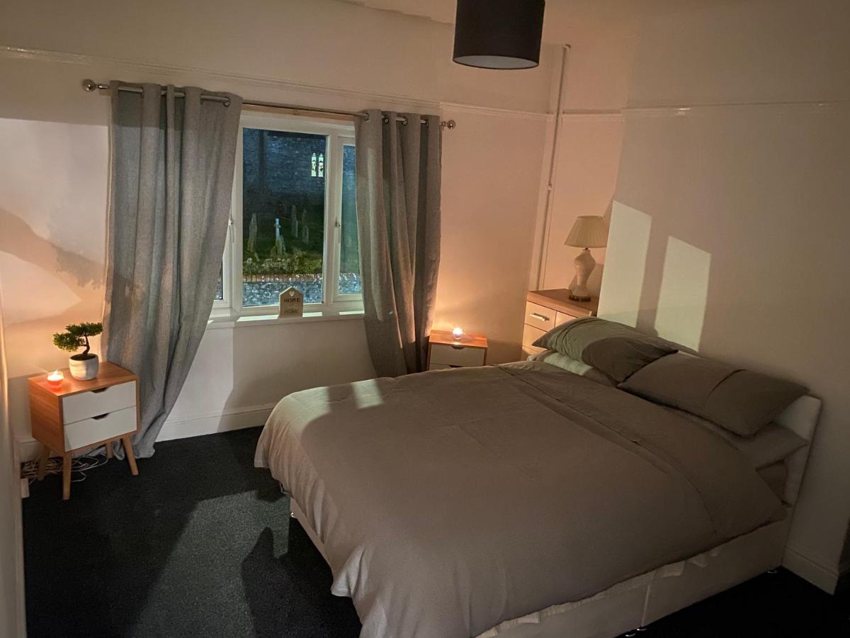 Spacious 2 Bed Apartment, Close To Village Shops 卡迪夫 外观 照片